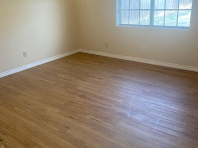 Building Photo - 1239 Brown Dr