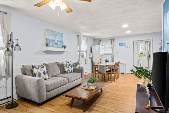 Building Photo - 1427 W Ocean View Ave