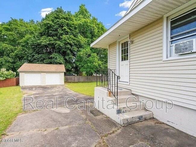 Building Photo - 309 Harlem St