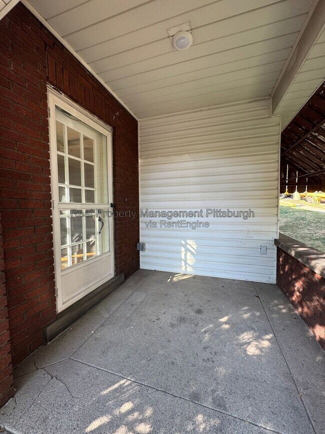 Building Photo - 107 N Meadowcroft Ave
