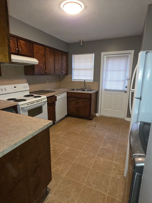 Building Photo - Kings Mountain