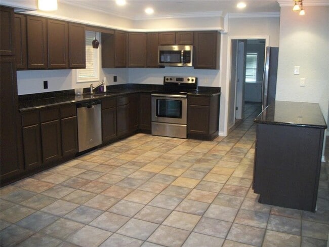 Building Photo - 111 Shadylyn Dr