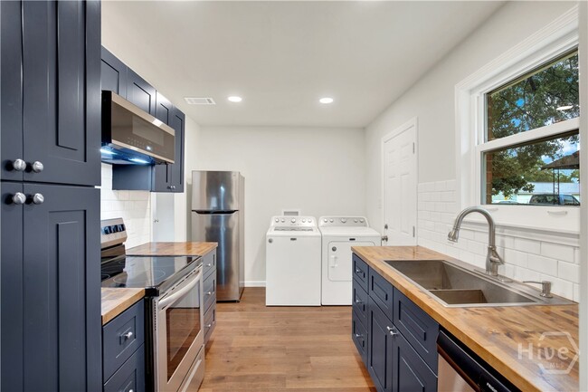 Building Photo - 2205 Iowa St