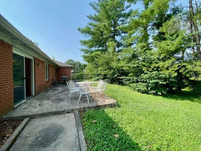 Building Photo - 6110 Munsee Ln