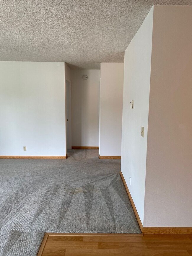Building Photo - Beautiful Two BR Condo Across From Gateway...