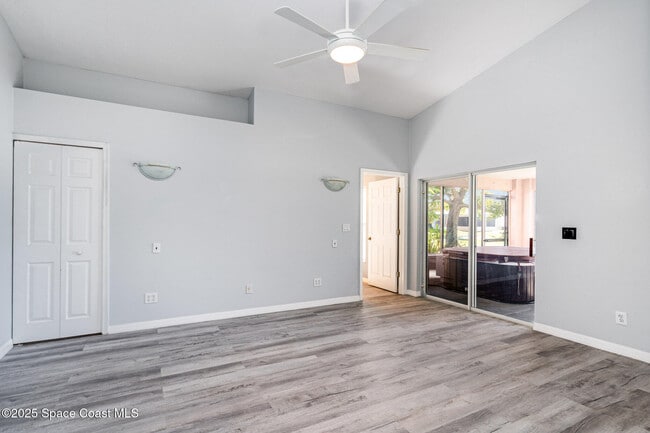 Building Photo - 651 Benton Dr