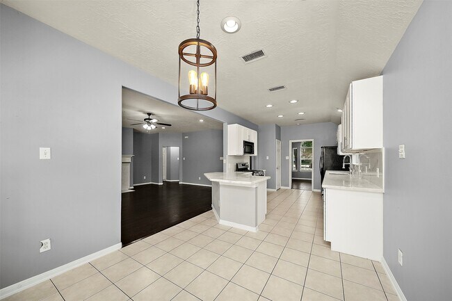 Building Photo - 10 S Willow Point Cir