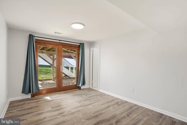 Building Photo - 7897 Pavilion Dr