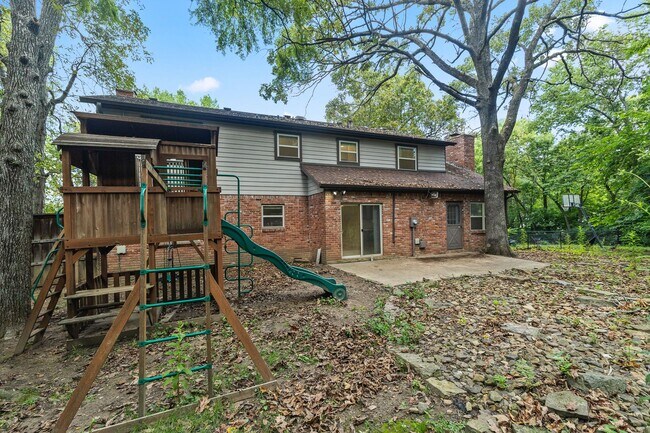Building Photo - 2825 Inwood Ln