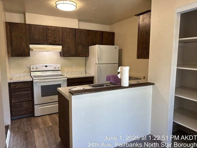 Building Photo - 24th Ave 1421- KN