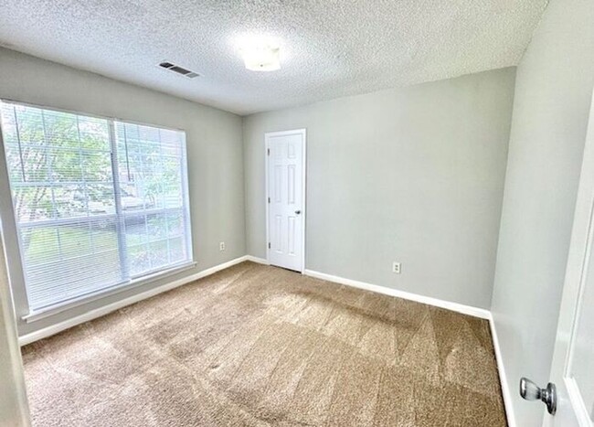 Building Photo - Available Now! Now Leasing a charming 3-be...