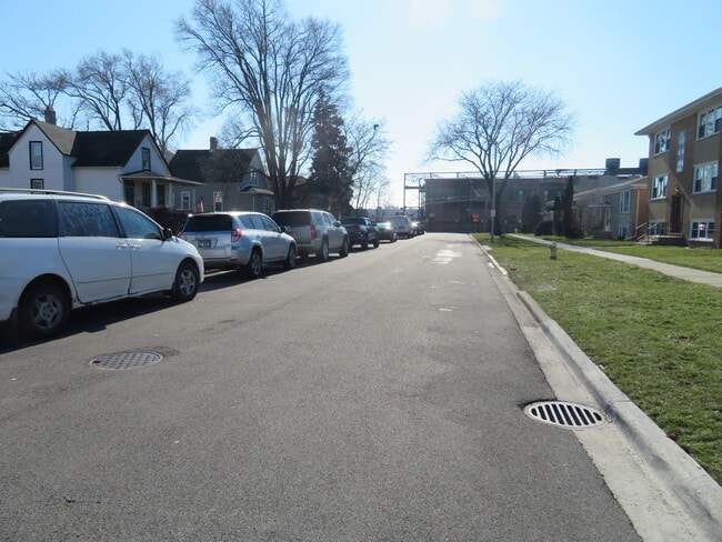 Building Photo - 118 N 12th Ave