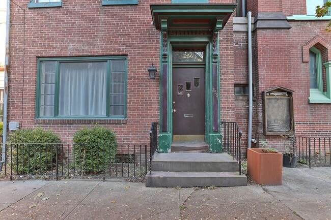 Building Photo - Large Single-Family Home on Boas St.