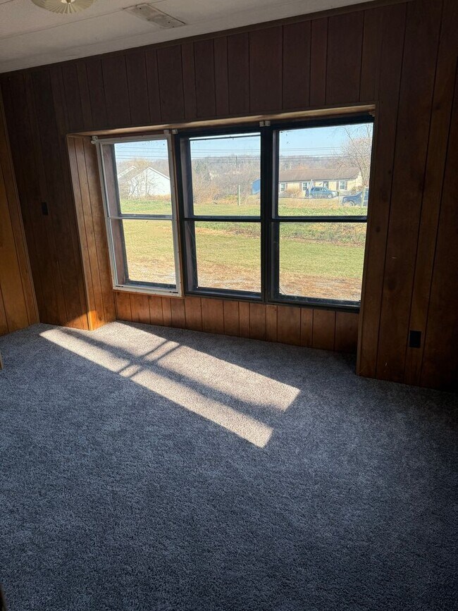 Building Photo - 662 Shippensburg Rd