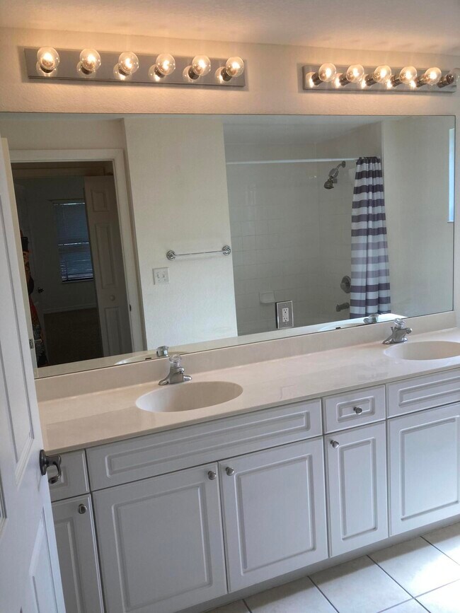 Building Photo - 3018 Alcazar Pl