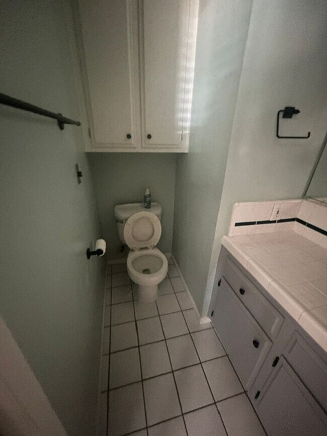Building Photo - 3 Bedroom 2 Bathroom Centrally Located Near Shopping and Restaurants!