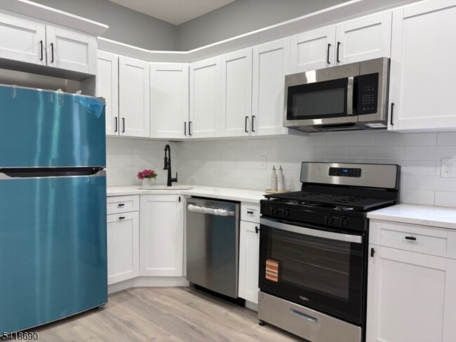 Building Photo - 456 Harrison St