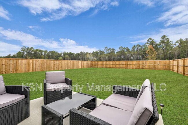 Building Photo - 107 Firefly Cir