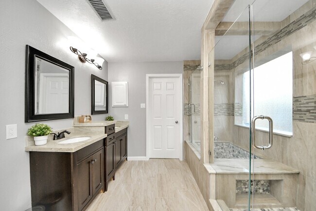 Building Photo - 20922 Whitevine Way