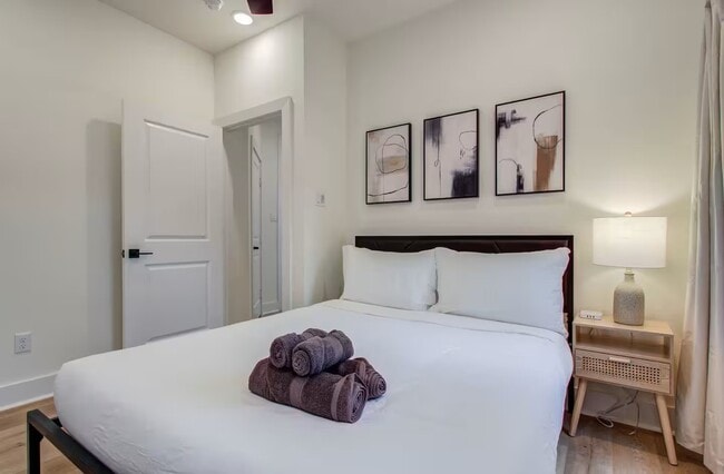 Building Photo - 3311 Daphne St