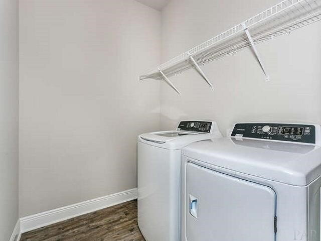 Building Photo - Beautiful 5 Bedroom Home with Pool in Holl...