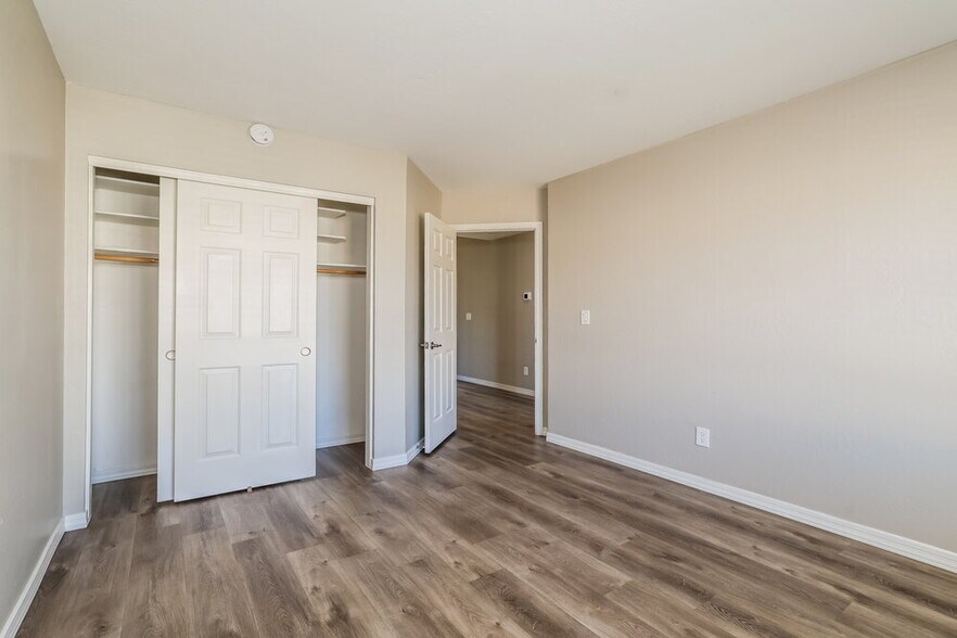 Building Photo - 2345 E Gelding Dr