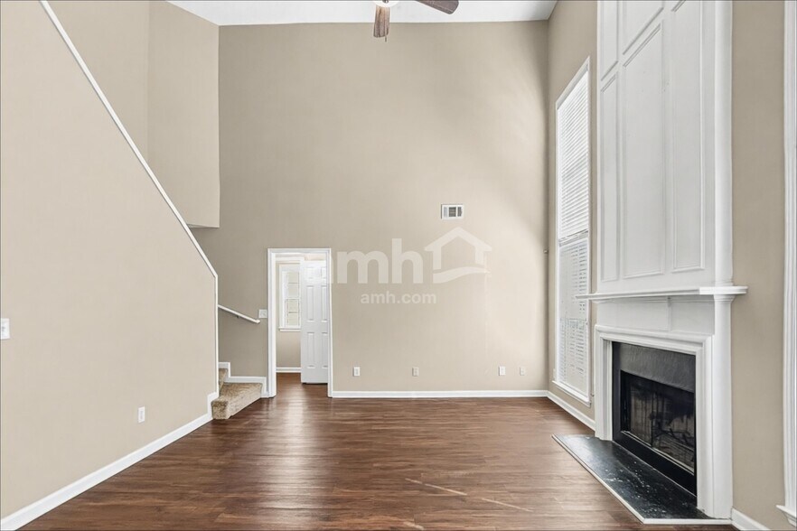 Building Photo - 3450 Ridgefair Dr