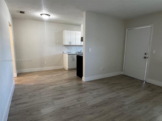Building Photo - 1330 W 29th St
