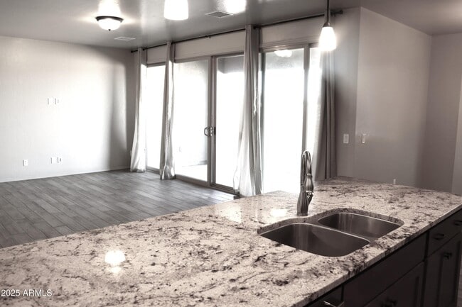 Building Photo - 1547 Middle Crk Ln