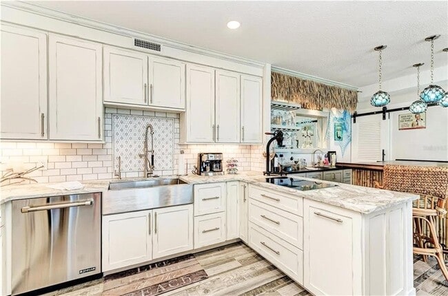 Building Photo - 1 Benjamin Franklin Dr