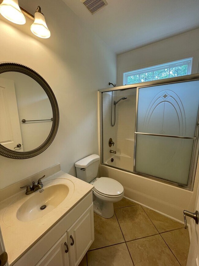 Building Photo - Move-In Incentive - $200 off first month's rent