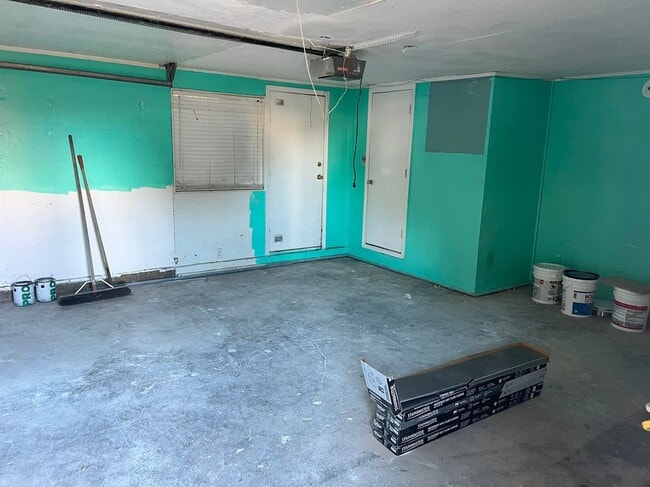 Building Photo - BEAUTIFUL CUL-DE-SAC HOME WITH LARGE PRIVA...