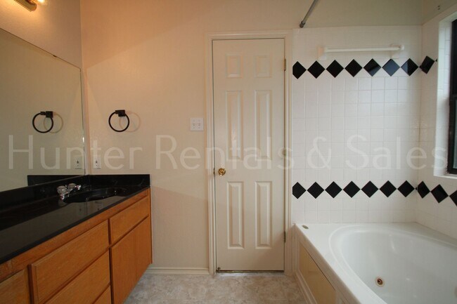 Building Photo - 1209 Katelyn Cir