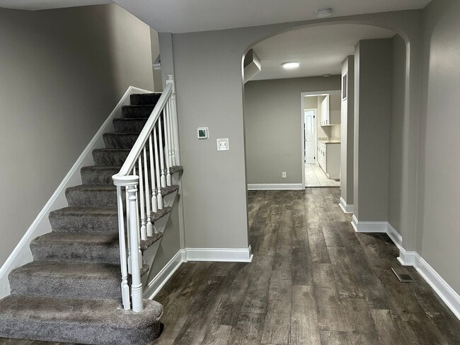 Building Photo - 3 Bedroom Townhome Near Little Italy