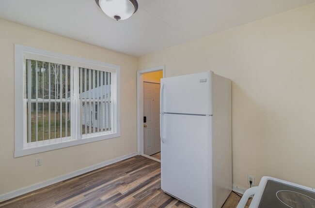 Building Photo - 2 Bed | 1 Bath Across From Coon Lake