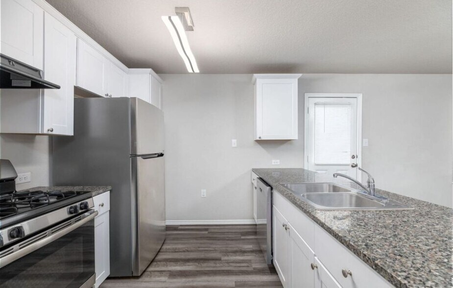 Building Photo - 5910 Lady Ln