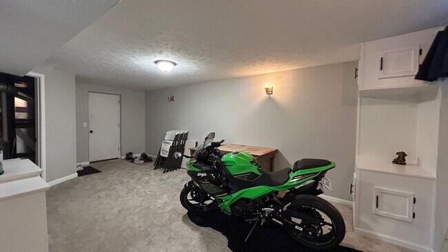 Building Photo - 3 Bedroom 1.5 bath House