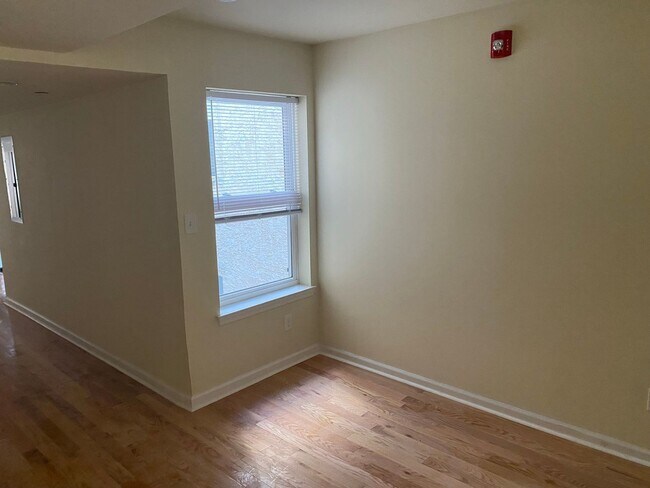 Building Photo - 415 N 41st St