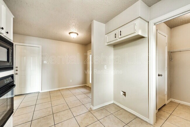 Building Photo - 500 Woodhollow Dr