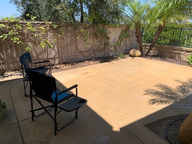 Building Photo - 1615 Carriage Cir