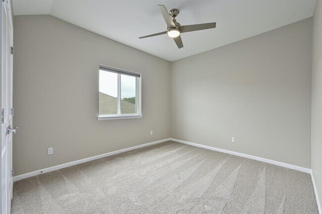 Building Photo - 286 Dayridge Dr