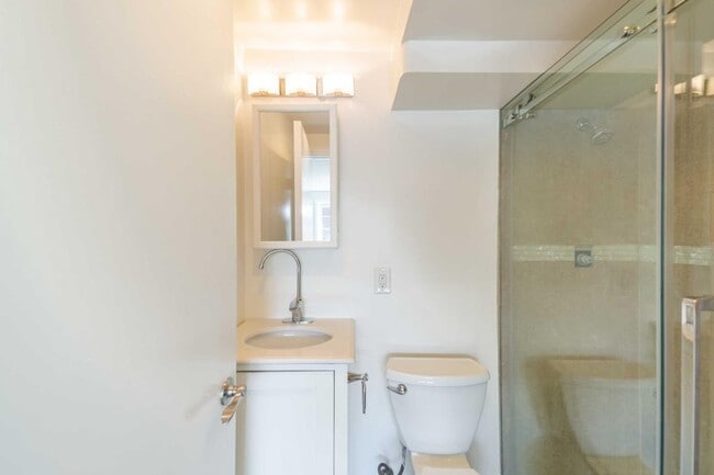 Building Photo - 653 St Francis Blvd