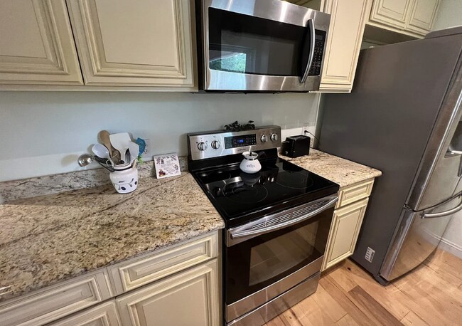 Building Photo - Beautiful 3-Bedroom Home in a Quiet Neighborhood – Great Value & Location!