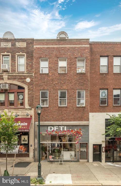 Building Photo - 2032 Chestnut St