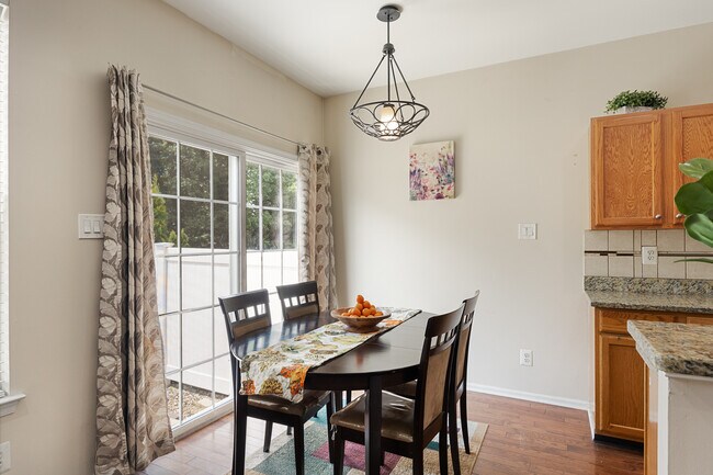 Building Photo - 9 Crest Ct