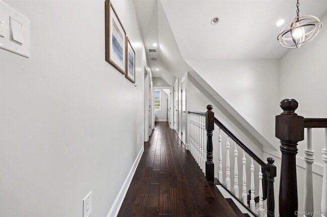 Building Photo - 2063 Narragansett Ave