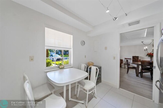 Building Photo - 3611 Oaks Clubhouse Dr