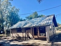 Building Photo - CUTE Zephyrhills 2BR/1BA w/Gorgeous Wood Finish Floors Throughout