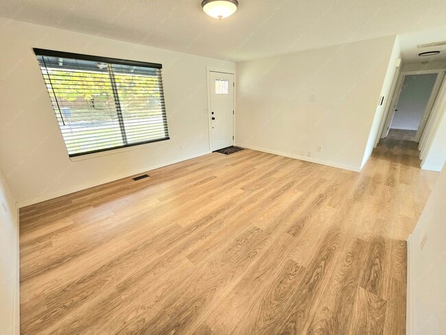 Building Photo - 7739 SE 101st Ave