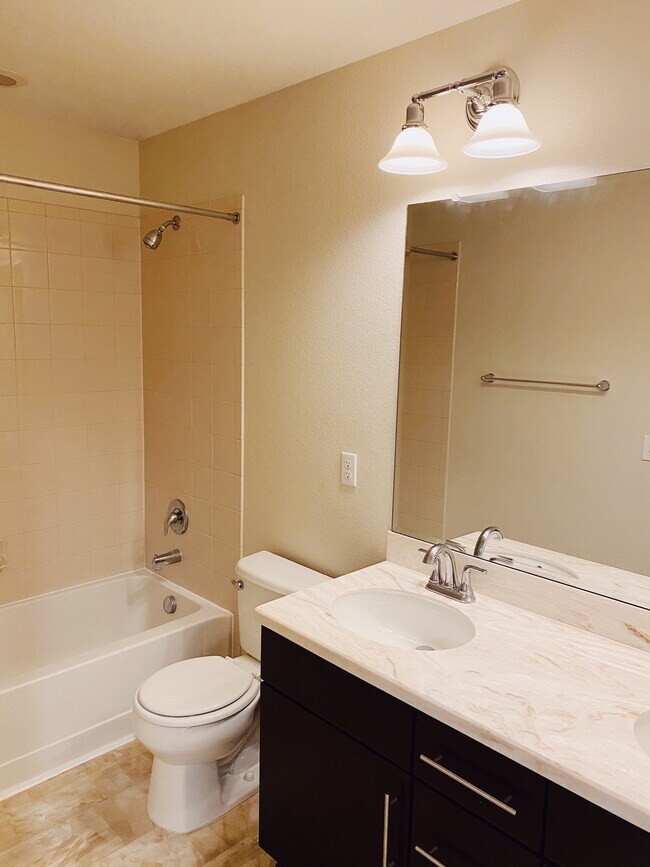 2nd full bath - 8500 Redpoint Way